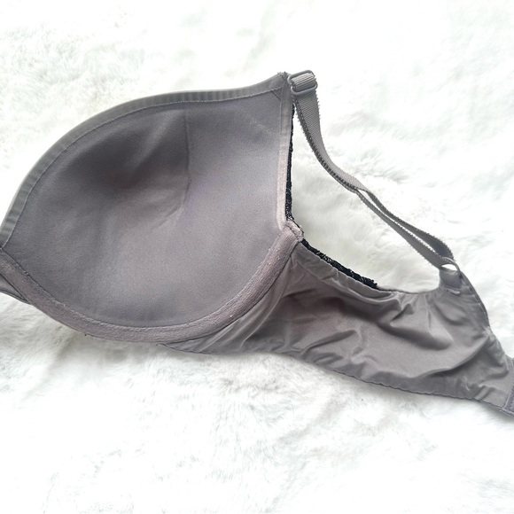 Victoria’s Secret Plunge Bra 36C - Picture 7 of 10